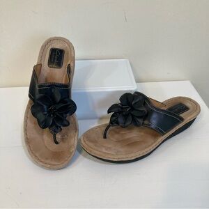 Clarks Artisan Black Leather Flower Size 11 Womens Thong Sandals Flip Flops